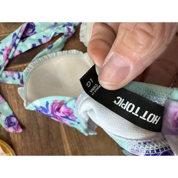 Hot Topic Women's Blue Underwire Padded Halter Balconette Bikini Top Size Large - Picture 6 of 6